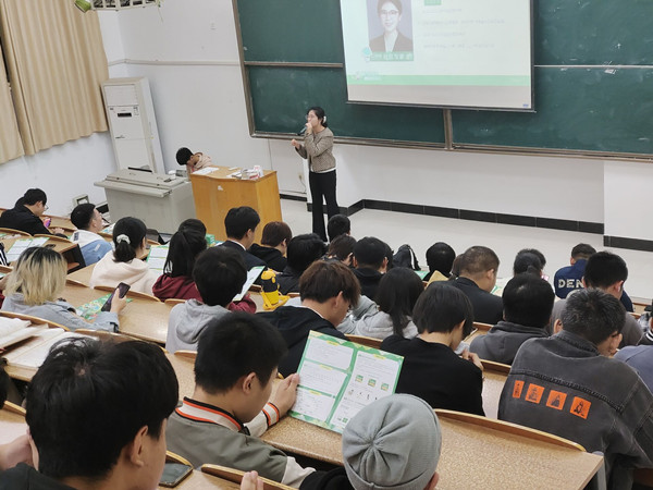 上海鏈家宣講會走進商院 開啟教育信息咨詢新篇章